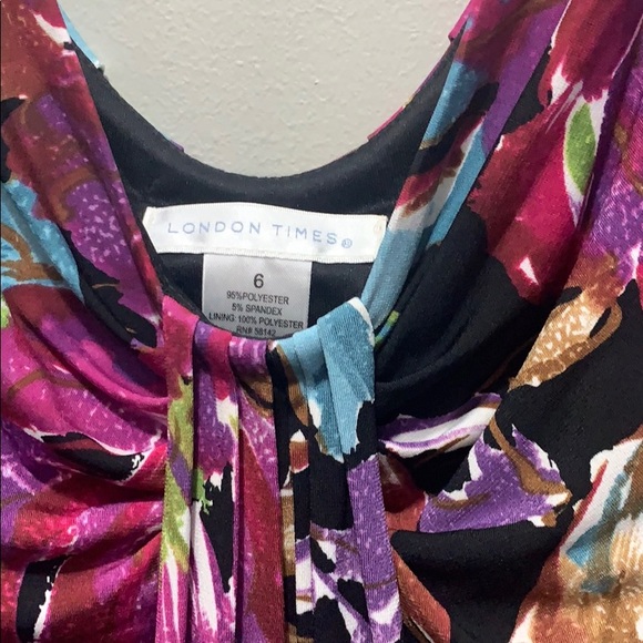 Gorgeous Floral Print Dress - Picture 2 of 4